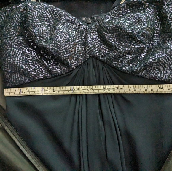 Tadashi Shoji Designer Evening Gown. - Picture 7 of 7